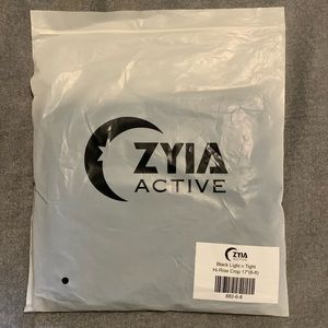 Zyia active black light n tight. Hi rise crop 17”.  Size 6-8